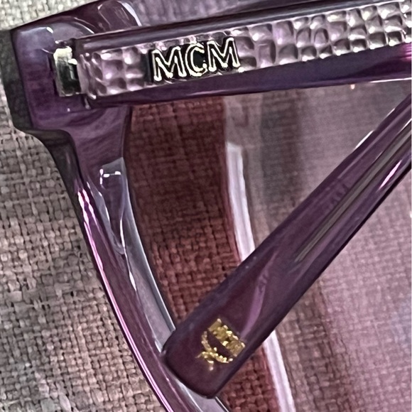 MCM sunglassess , case & dust cloth set - Picture 6 of 7